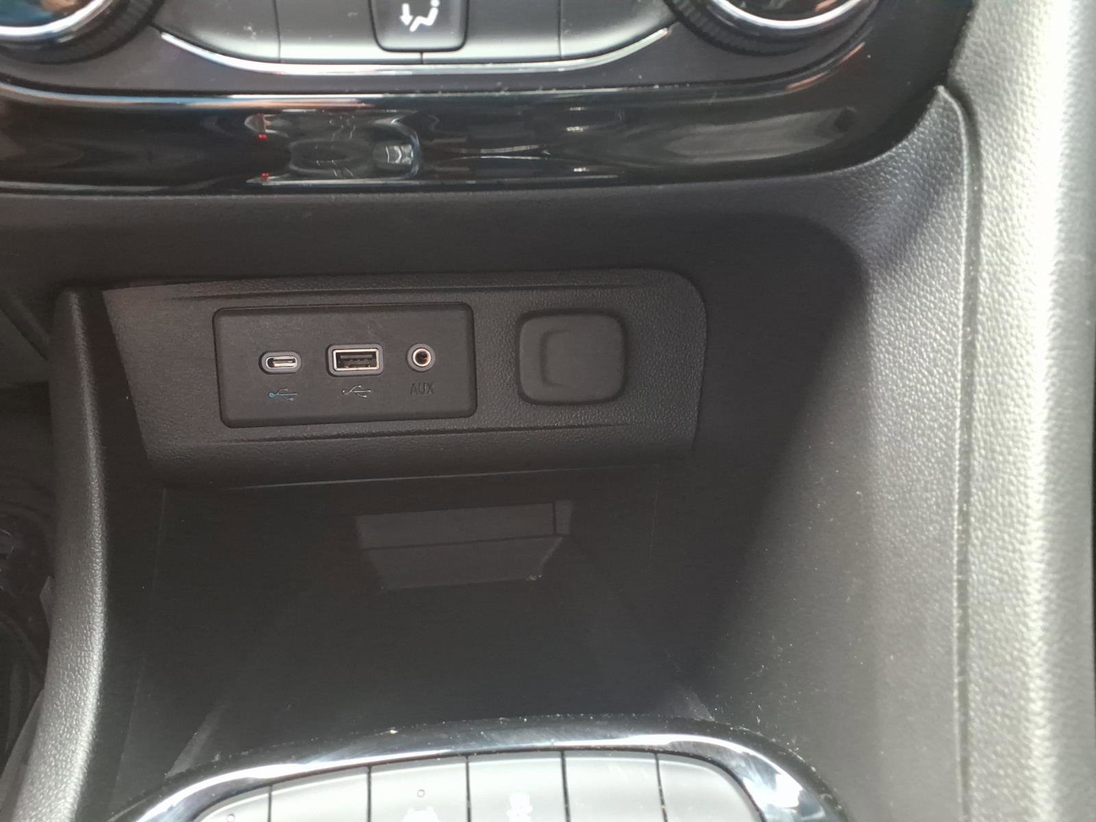 Certified 2022 Buick Encore GX Preferred w/ Sport Touring Package FWD image 21