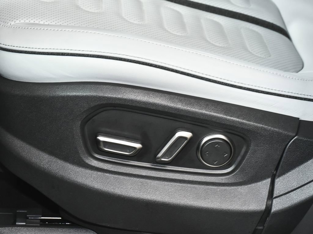 Used 2025 Rivian R1S Adventure image 43