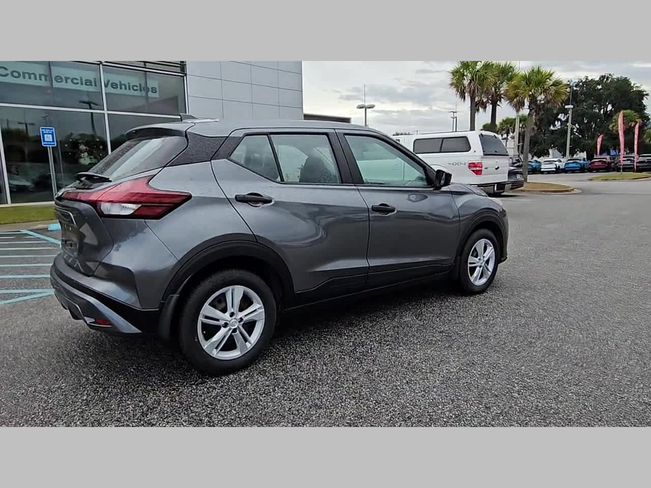 New 2025 Nissan Kicks Play S image 32