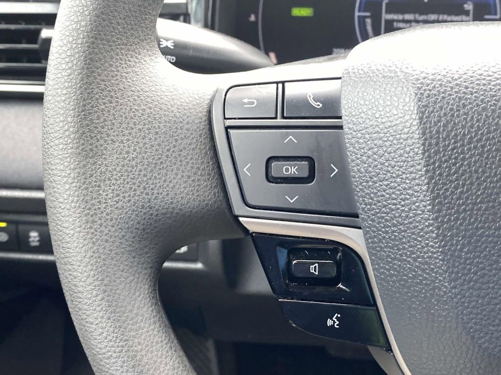 Used 2025 Toyota Camry LE image 30