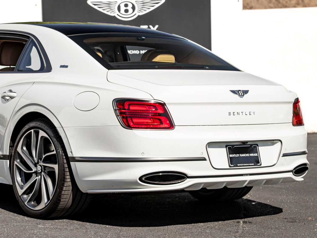 Used 2025 Bentley Flying Spur Plug-In Hybrid AWD/4WD image 14