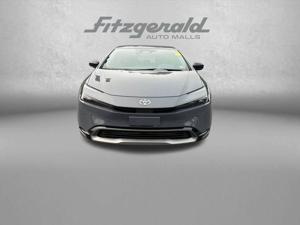 Used 2024 Toyota Prius XLE FWD image 2