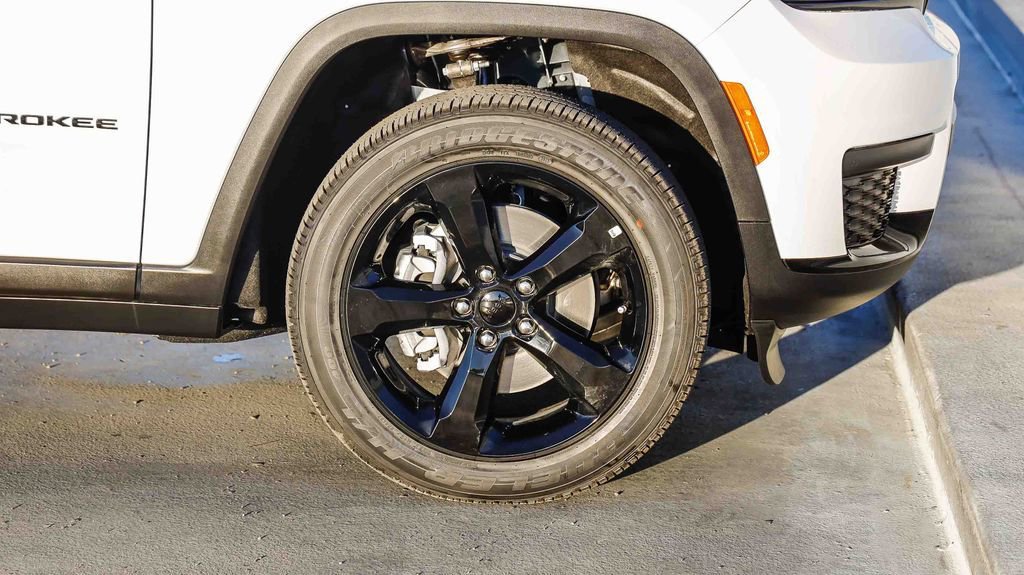 New 2025 Jeep Grand Cherokee L Altitude image 11