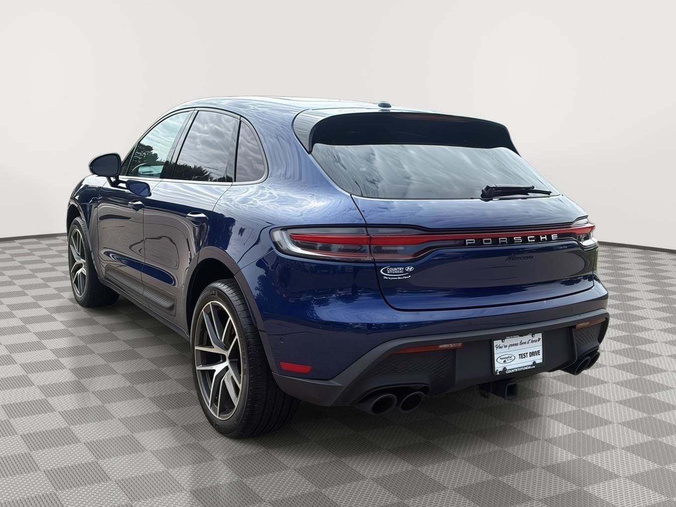 Used 2022 Porsche Macan AWD/4WD image 7