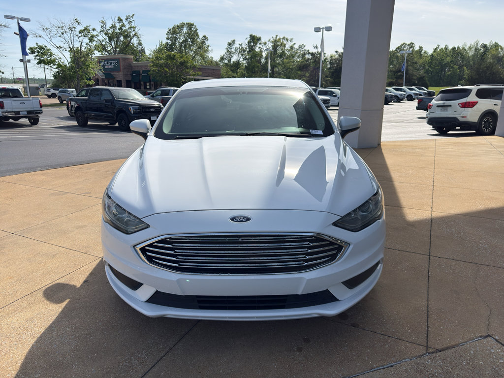 Used 2018 Ford Fusion SE image 2