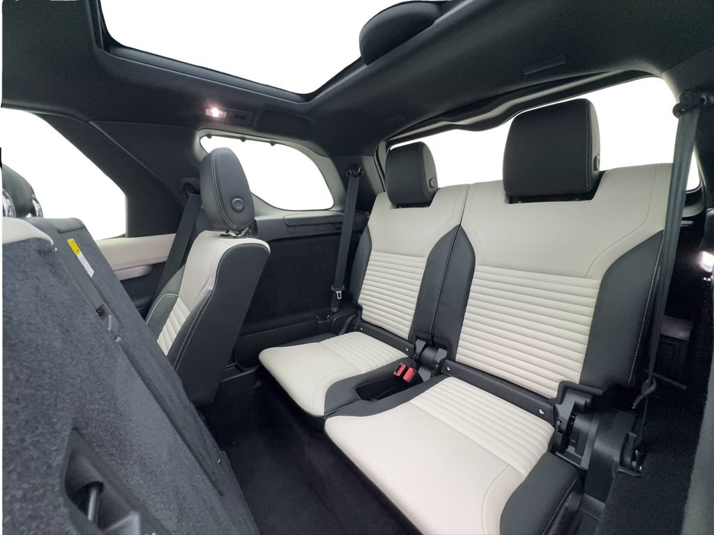 Used 2023 Land Rover Discovery HSE R-Dynamic AWD/4WD image 26