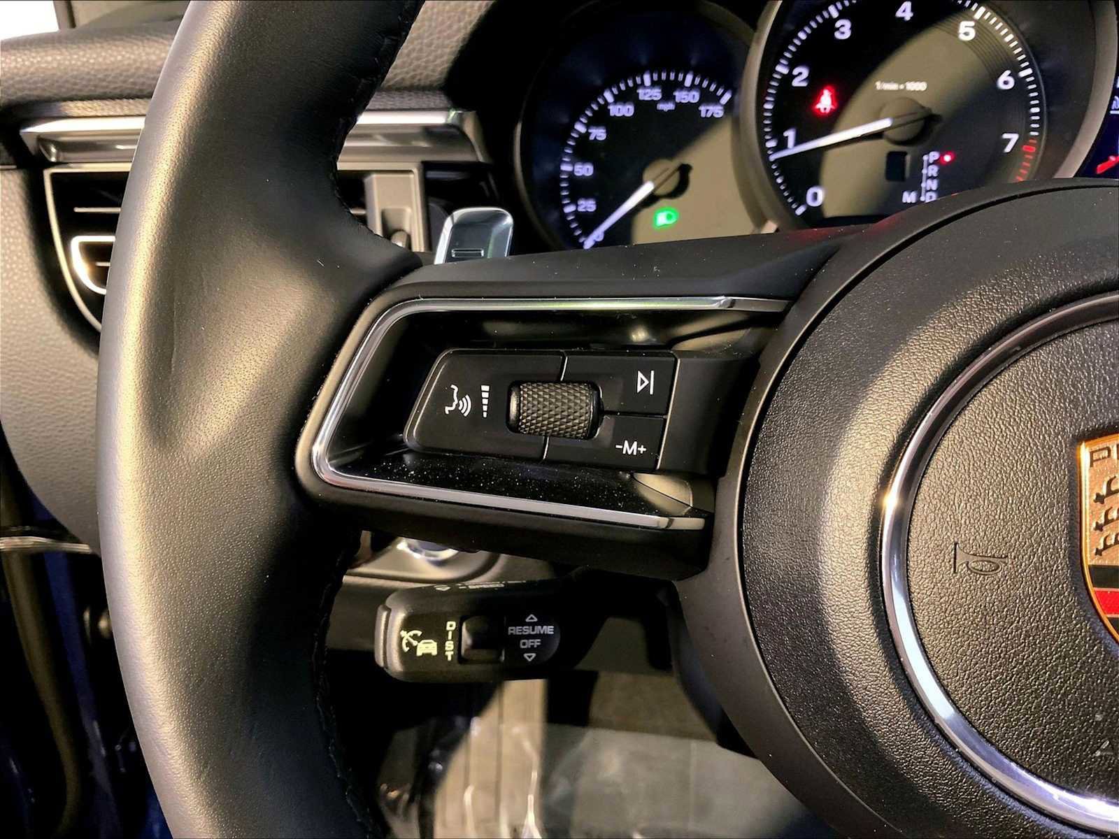 Certified 2025 Porsche Macan image 27