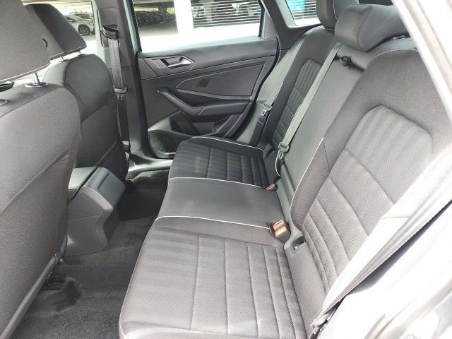 Used 2024 Volkswagen Jetta Sport image 17