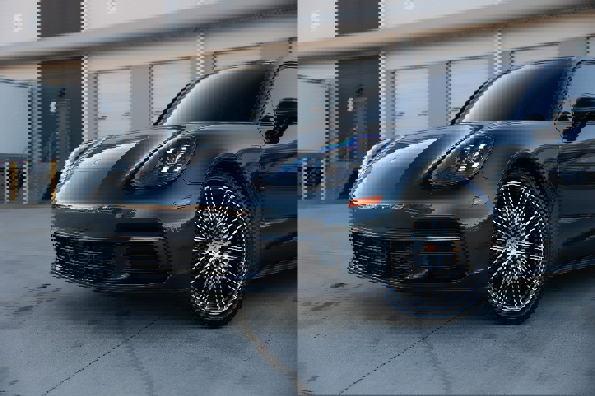 Used 2018 Porsche Panamera image 35