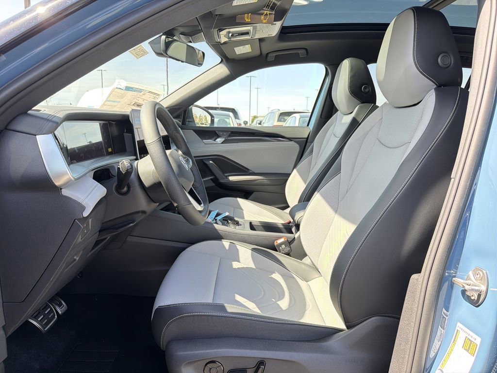 New 2026 Volkswagen Tiguan SE R-Line image 11