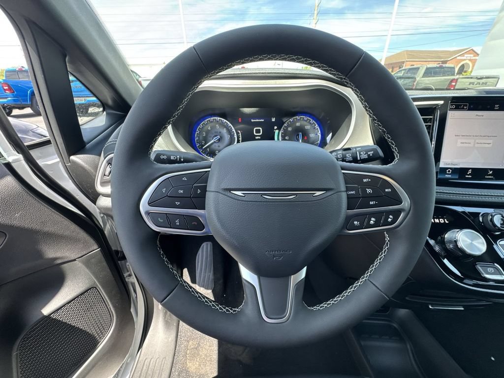 New 2027 Chrysler Pacifica Select AWD/4WD image 21