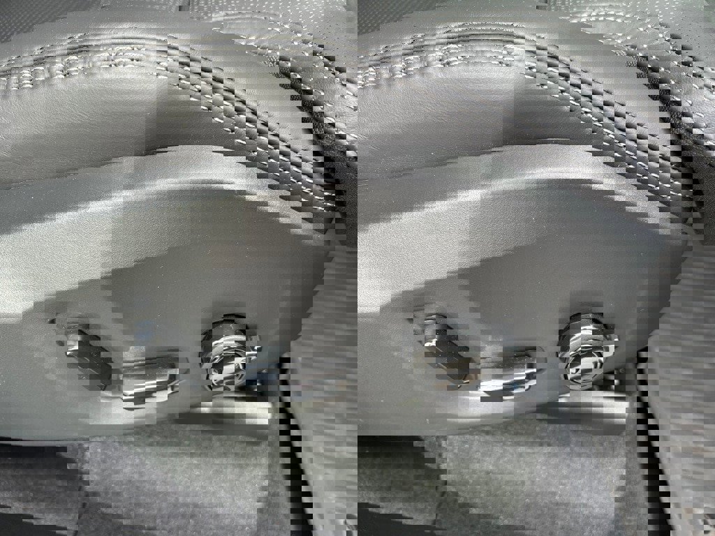 Certified 2024 Volvo XC60 T8 Ultimate w/ Protection Package Premier image 23