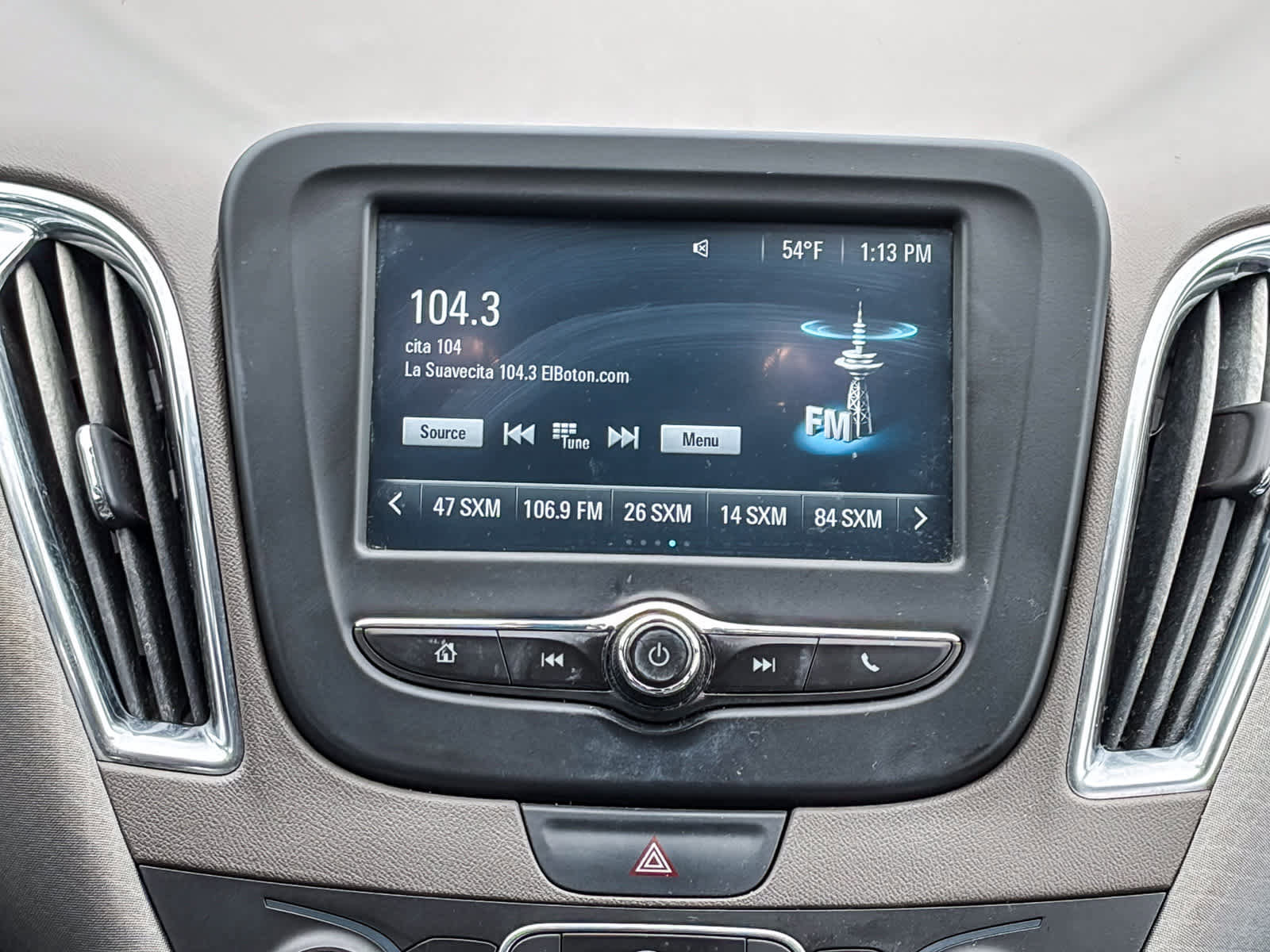 Used 2018 Chevrolet Malibu LT FWD image 12