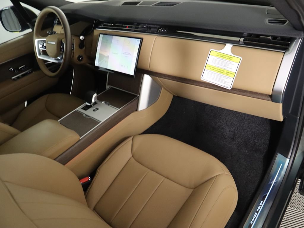 New 2025 Land Rover Range Rover Long Wheelbase SE image 18