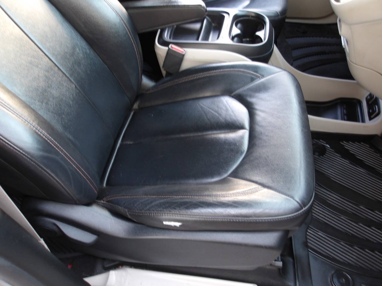 Used 2017 Chrysler Pacifica Touring-L FWD image 18