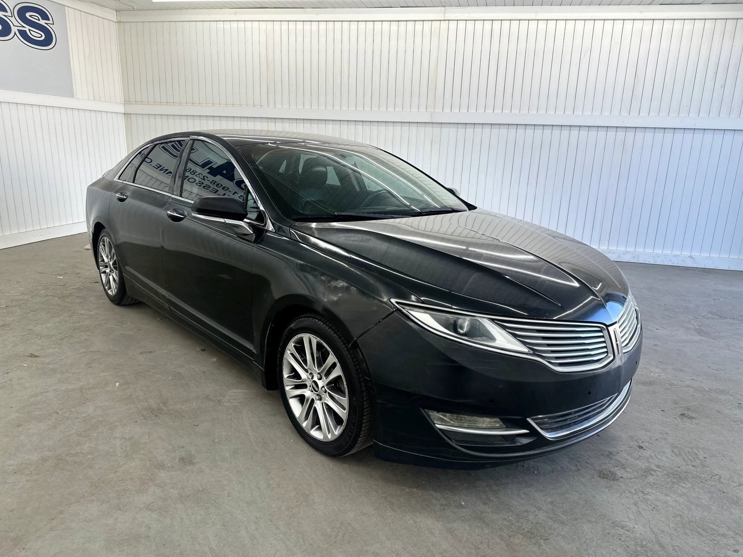 Used 2013 Lincoln MKZ FWD image 3