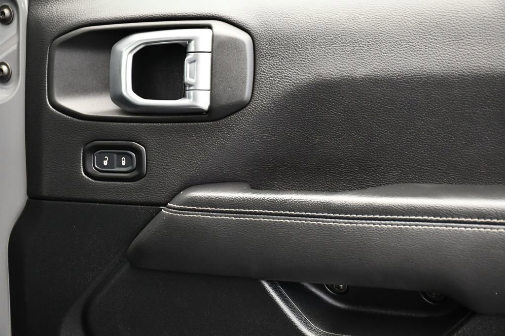 Used 2021 Jeep Wrangler Unlimited Sahara image 40