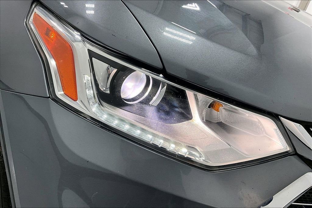 Used 2021 Chevrolet Traverse LT image 35