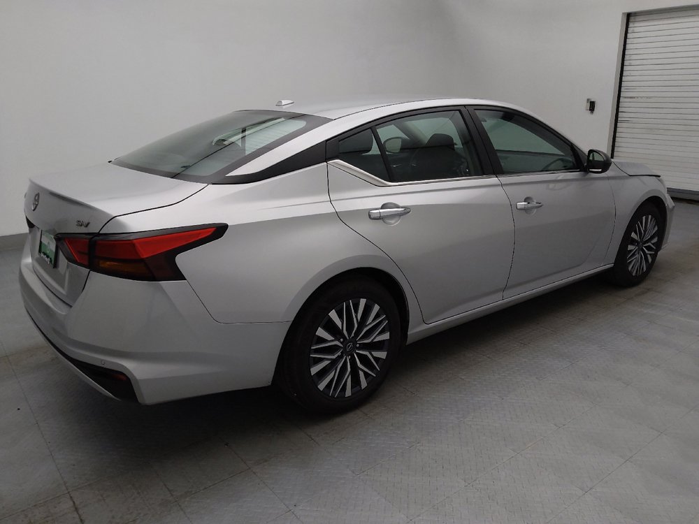 Used 2024 Nissan Altima 2.5 SV image 10