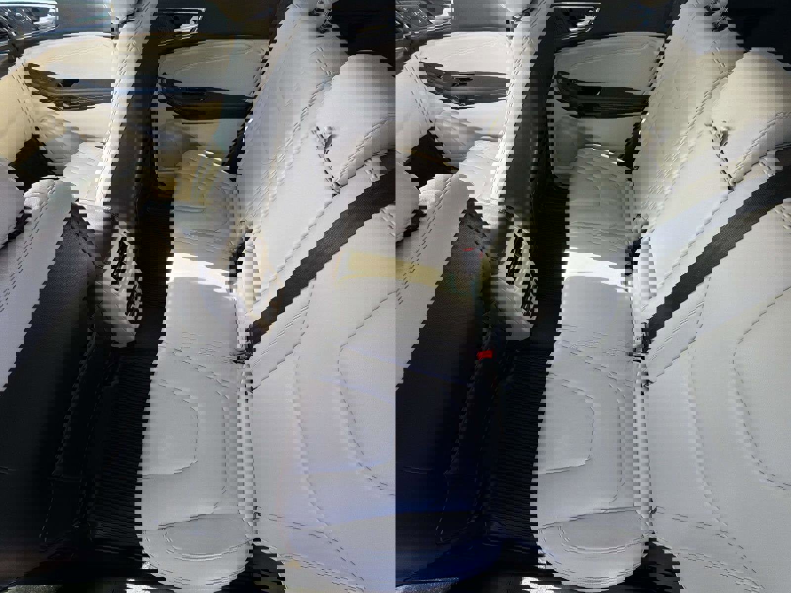 Used 2020 Ford Edge Titanium image 4