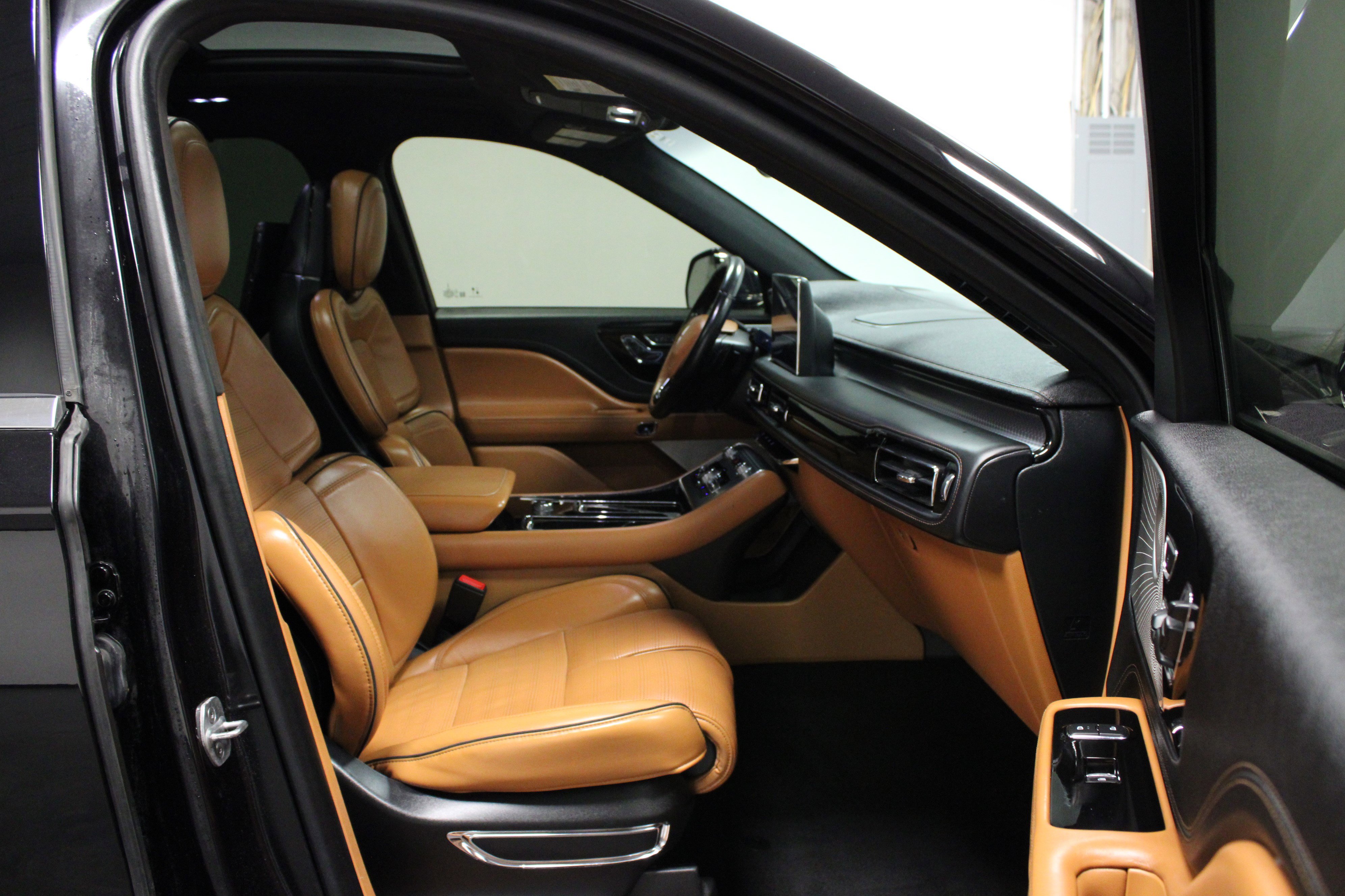 Used 2020 Lincoln Aviator Black Label Grand Touring w/ Class IV Trailer Tow Package image 18