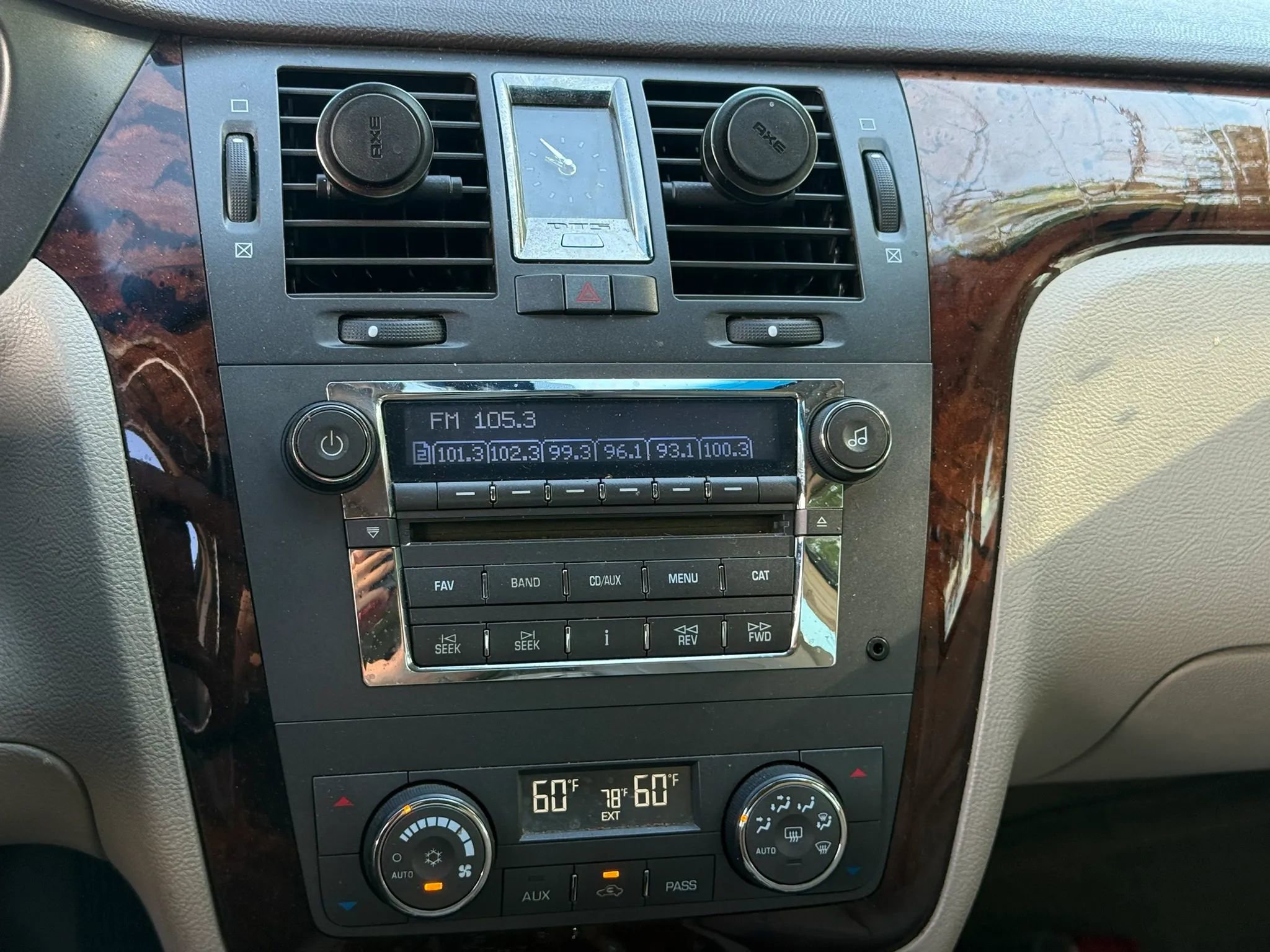 Used 2011 Cadillac DTS Luxury FWD image 13