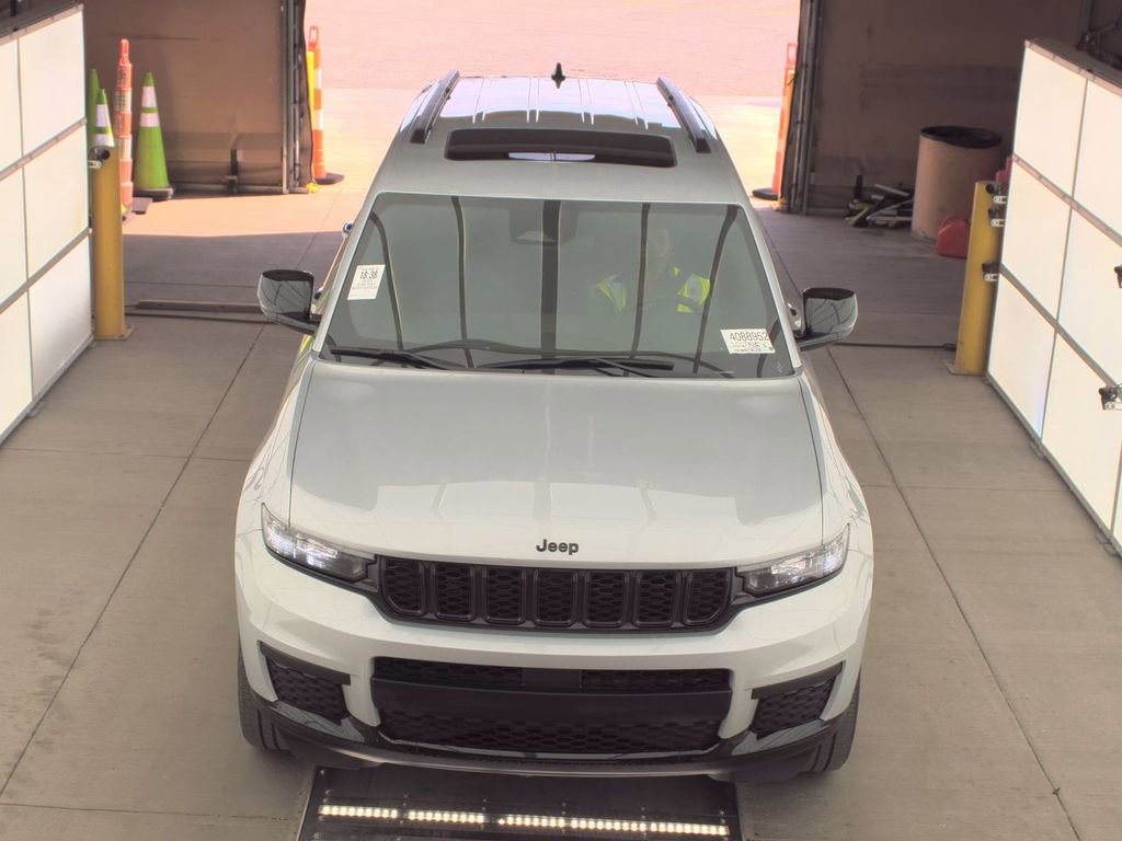 Used 2023 Jeep Grand Cherokee L Laredo AWD/4WD image 2