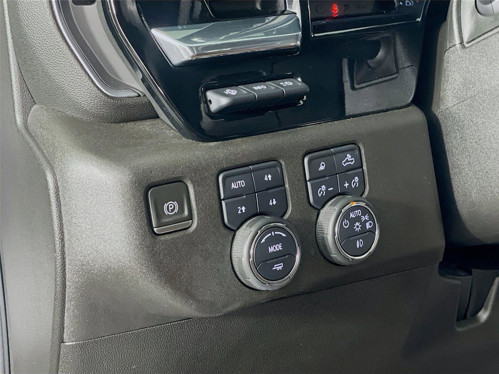 Certified 2024 Chevrolet Silverado 3500 High Country w/ Technology Package image 13