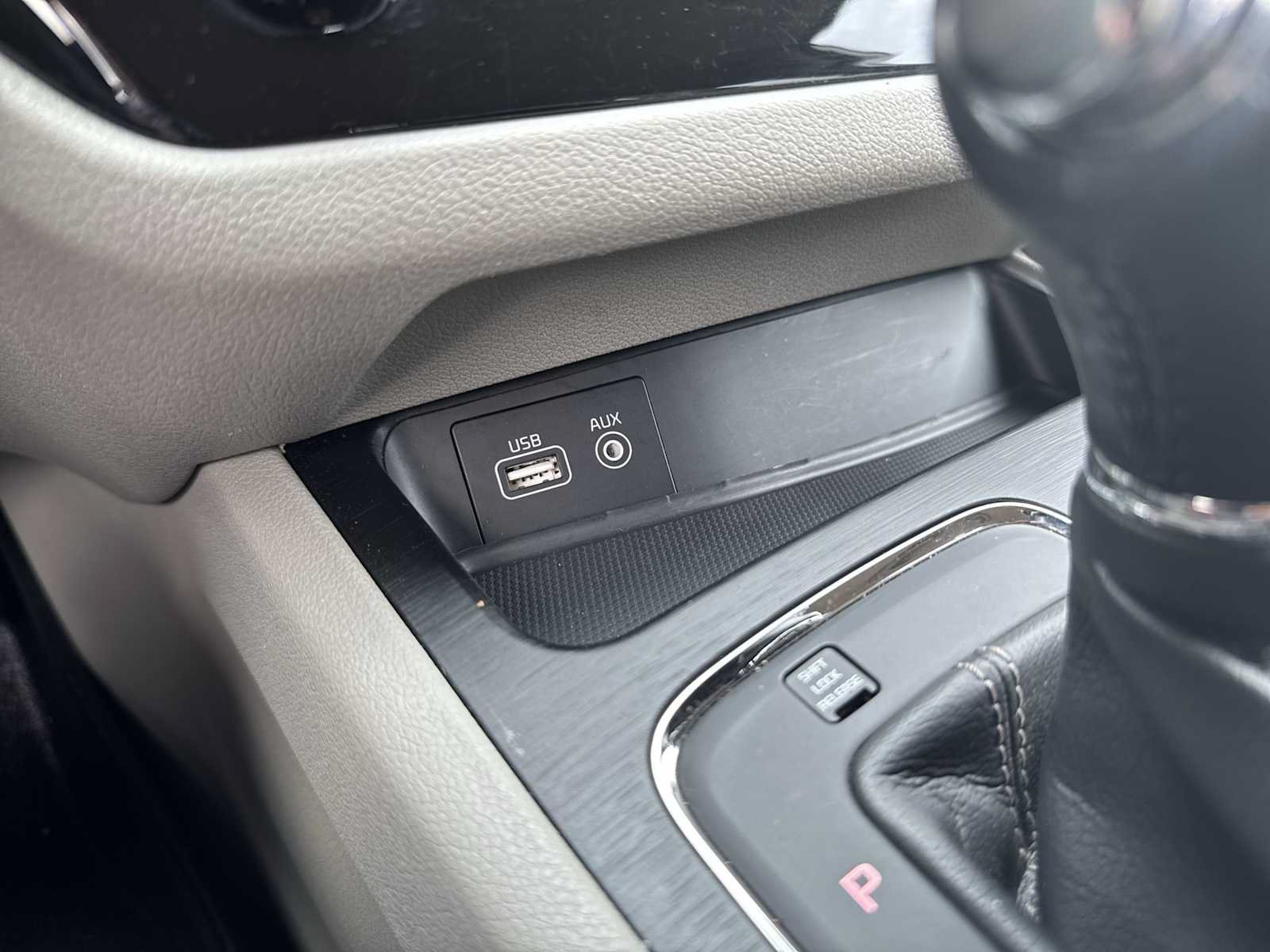 Used 2016 Kia Sedona LX w/ LX Essentials Premium Package FWD image 26