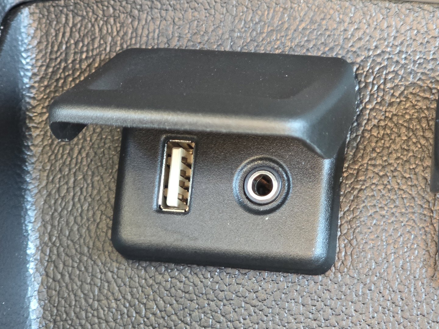 Used 2017 Chevrolet Cruze LT w/ Convenience Package image 7