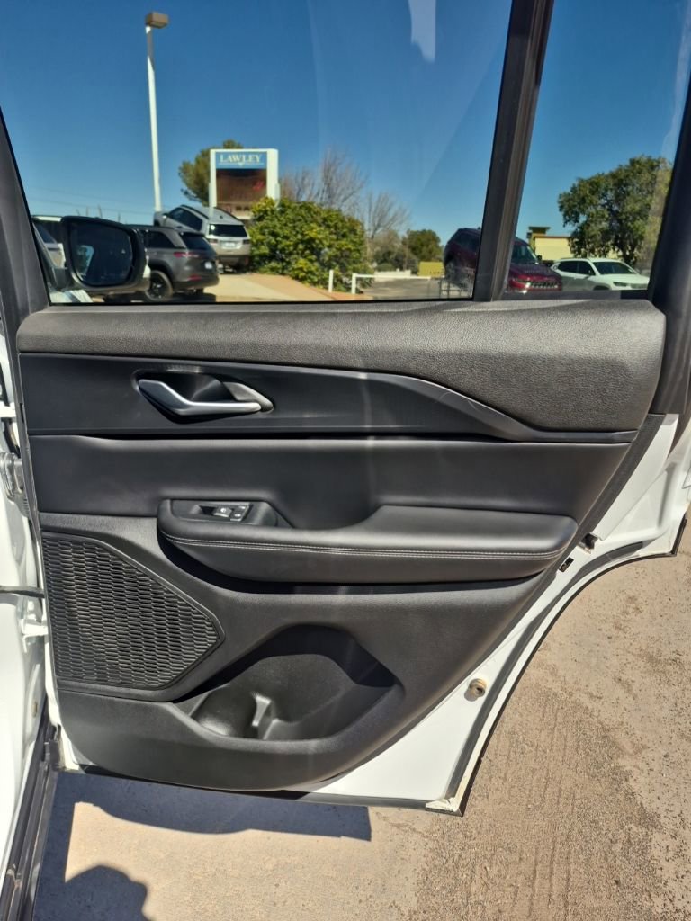 Used 2023 Jeep Grand Cherokee Laredo X image 19