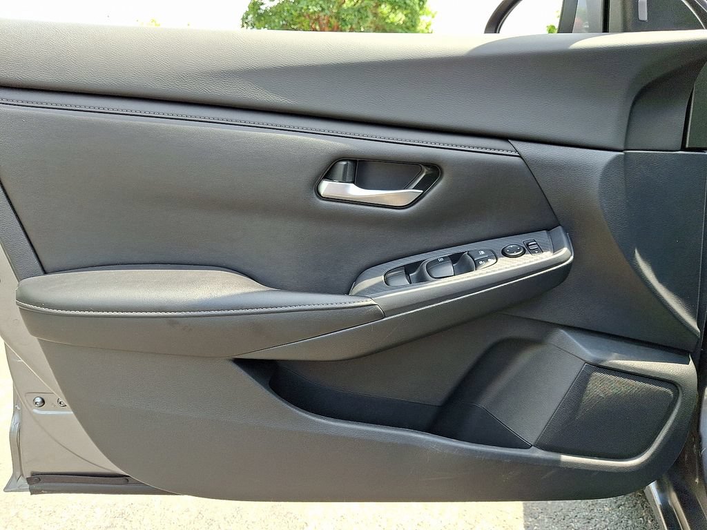 Used 2021 Nissan Sentra SV FWD image 12