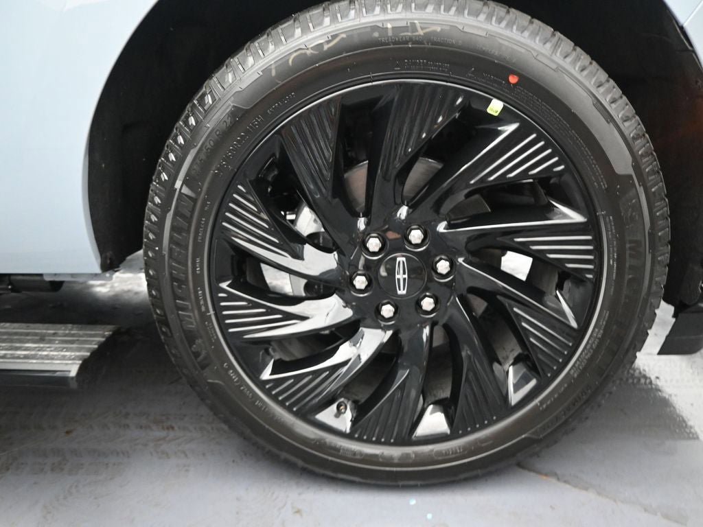 New 2025 Lincoln Navigator L Reserve w/ Jet Appearance Package image 32
