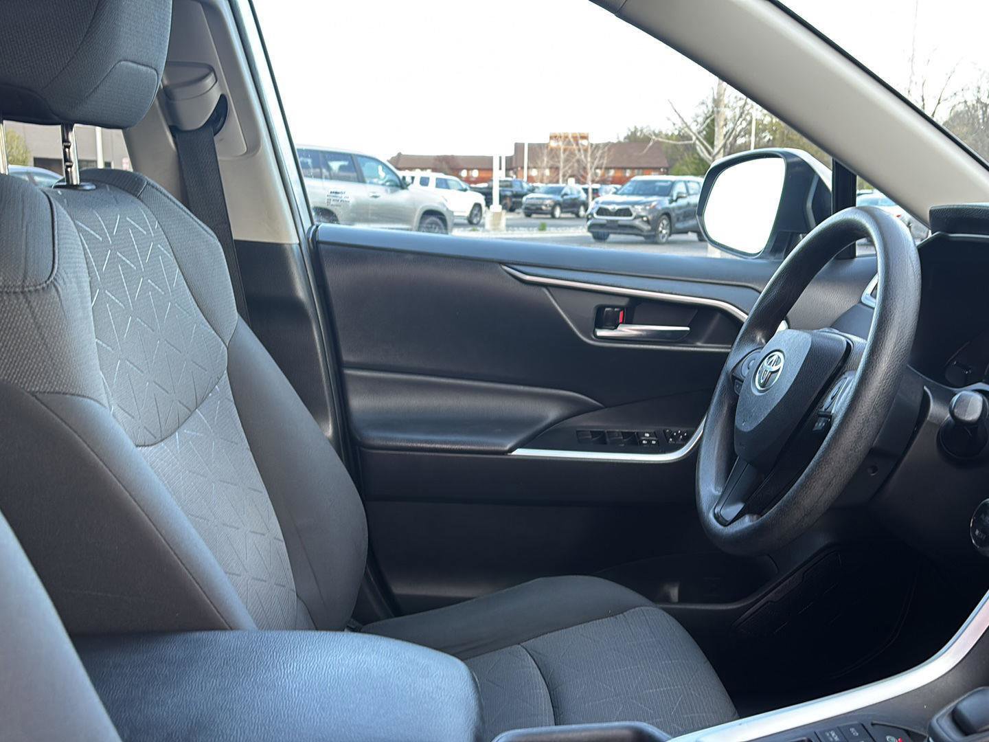 Used 2020 Toyota RAV4 XLE AWD/4WD image 23