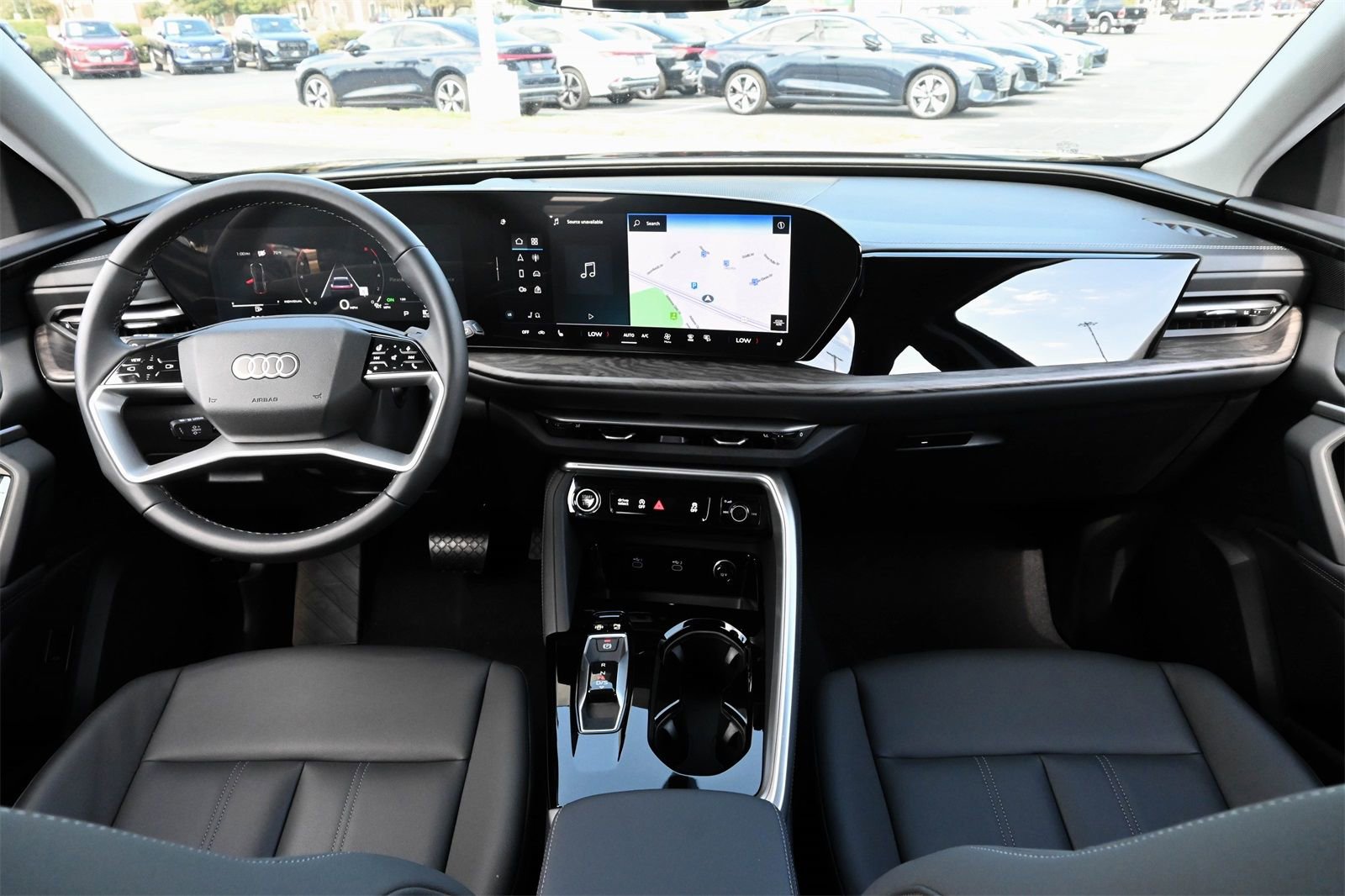 Used 2025 Audi Q5 Premium w/ Convenience Package image 4