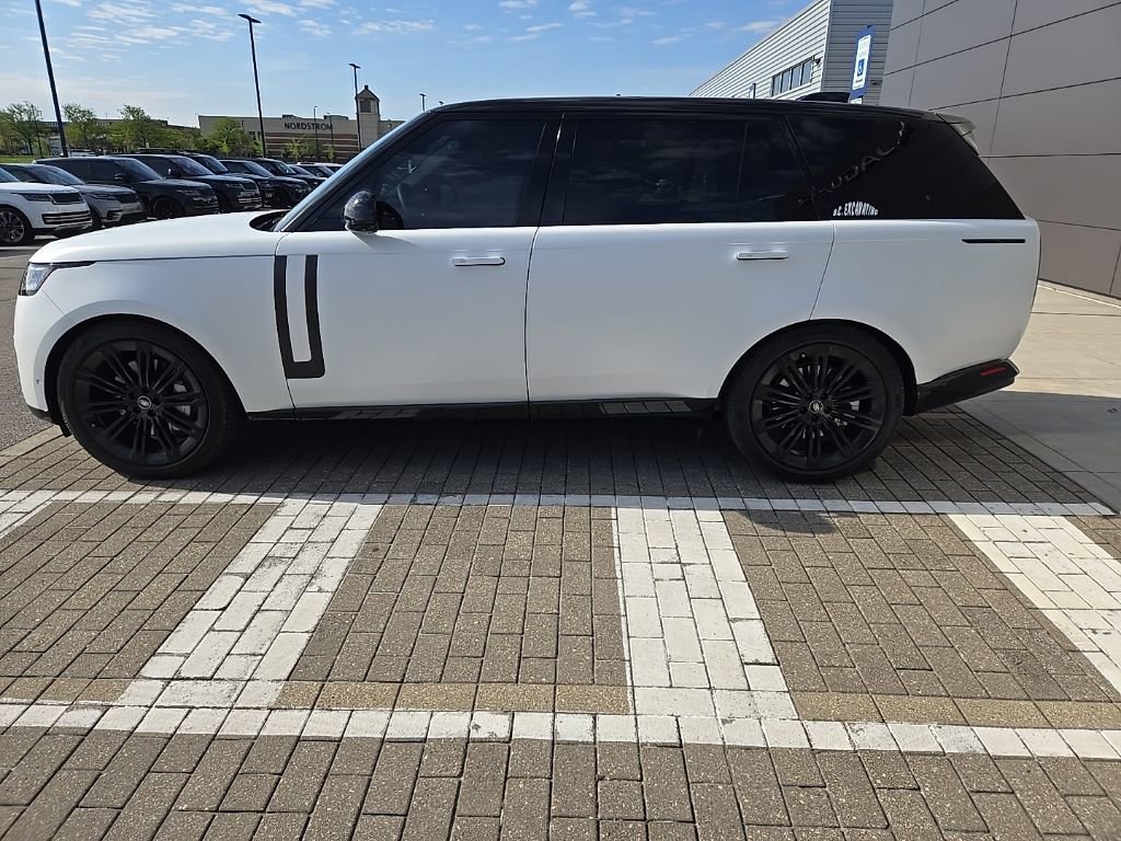 Used 2025 Land Rover Range Rover Long Wheelbase SE AWD/4WD image 8