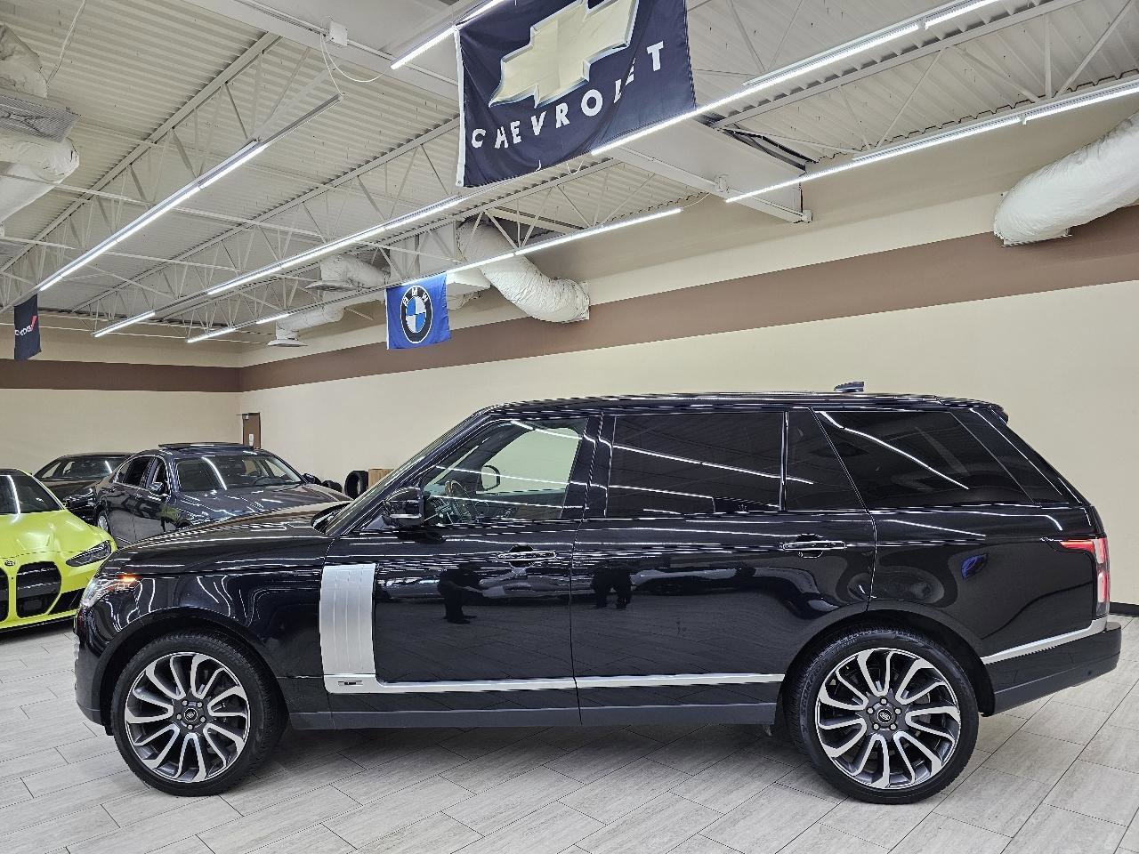 Used 2021 Land Rover Range Rover Long Wheelbase Autobiography image 9