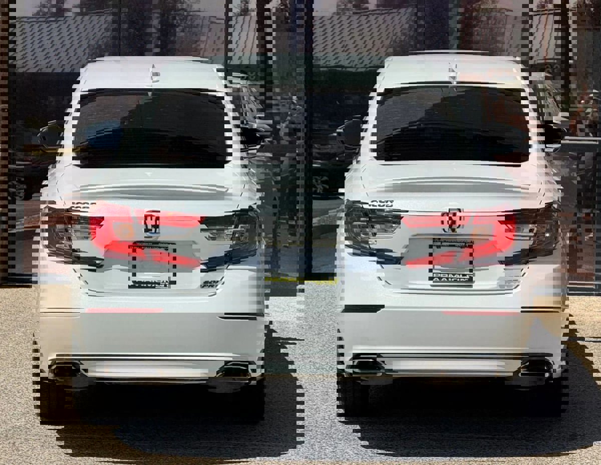 Used 2018 Honda Accord Sport image 11