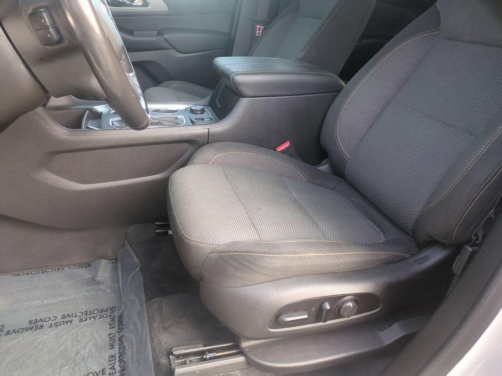 Used 2019 Chevrolet Traverse LT FWD image 13