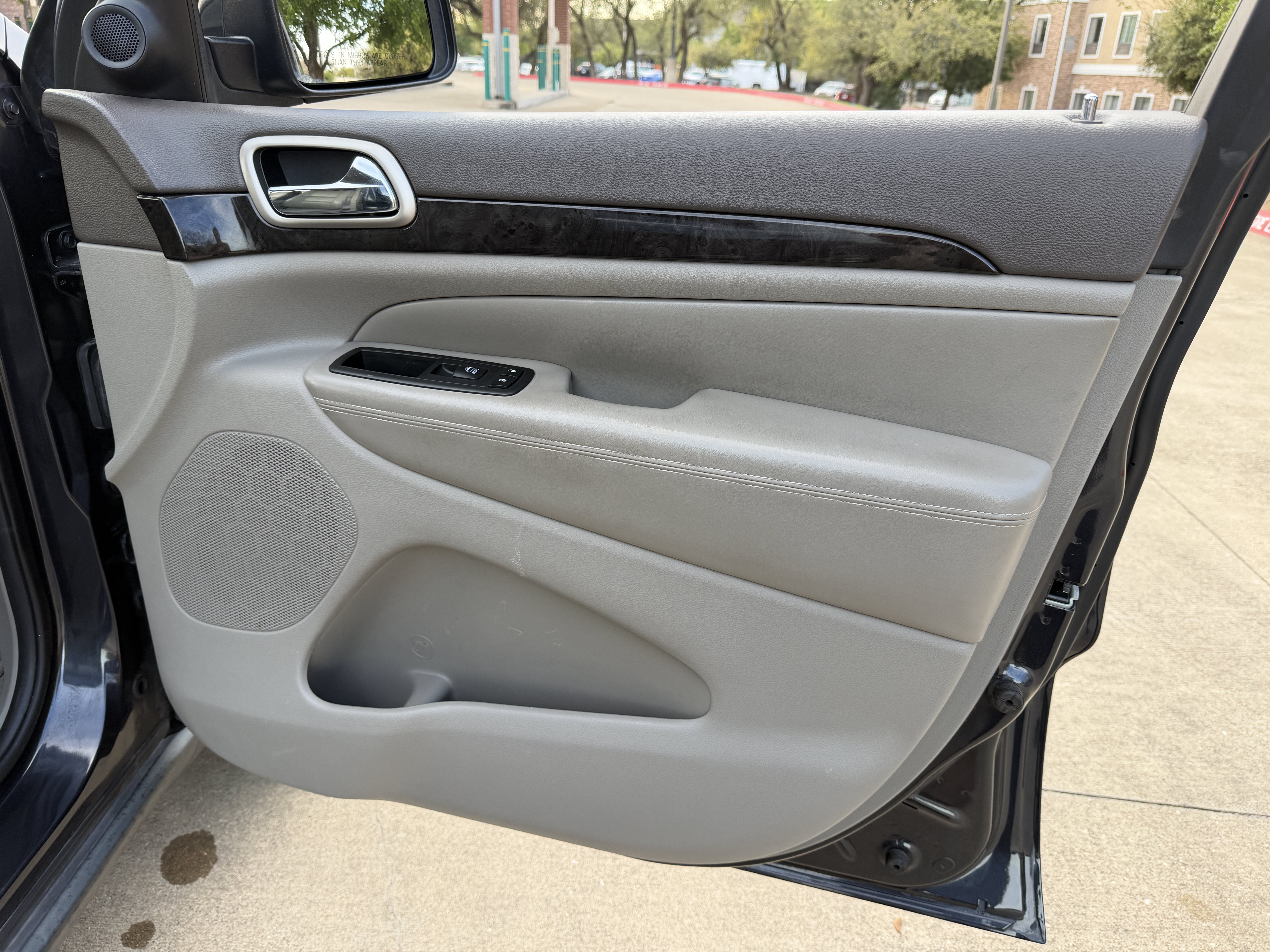 Used 2012 Jeep Grand Cherokee Laredo RWD image 9