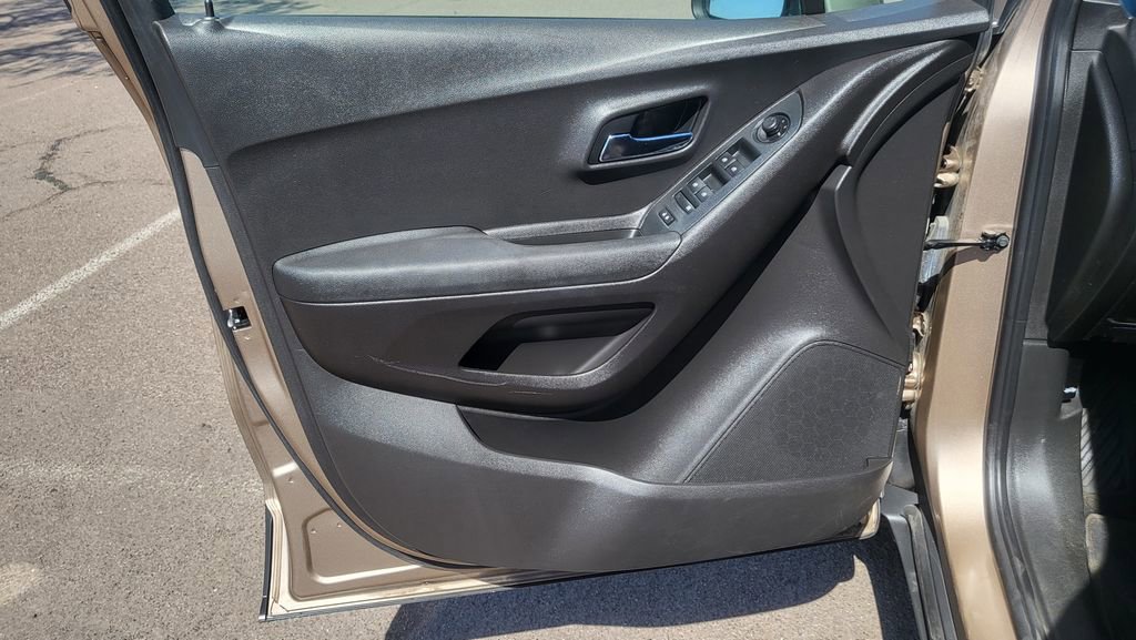 Used 2018 Chevrolet Trax LT w/ Driver Confidence Package image 23