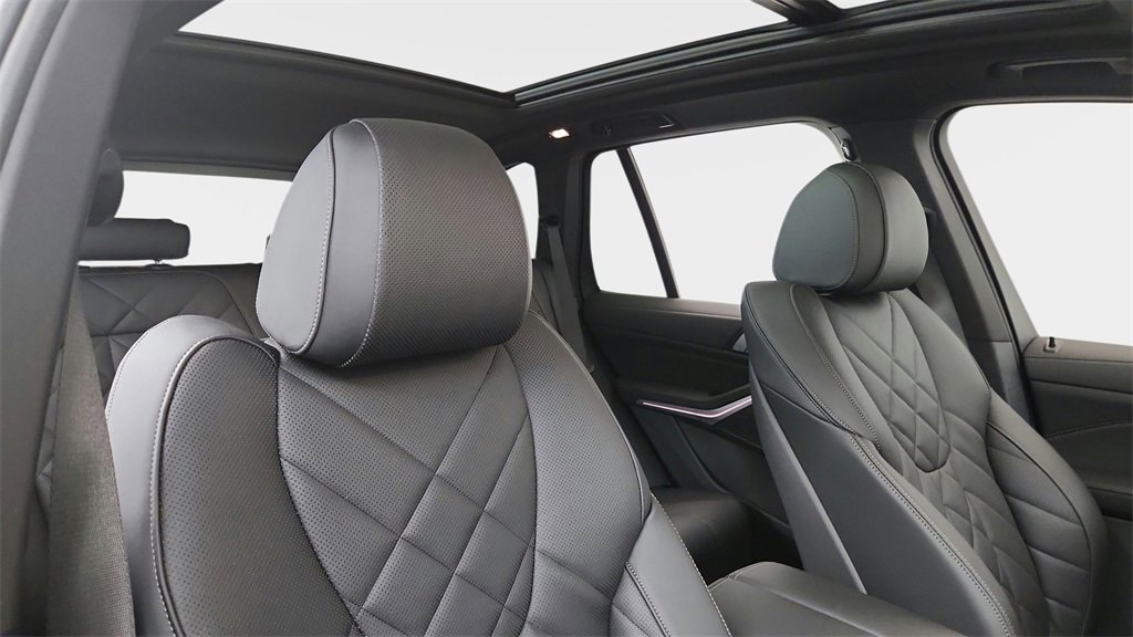 Used 2024 BMW X5 xDrive40i w/ Parking Assistance Package image 28