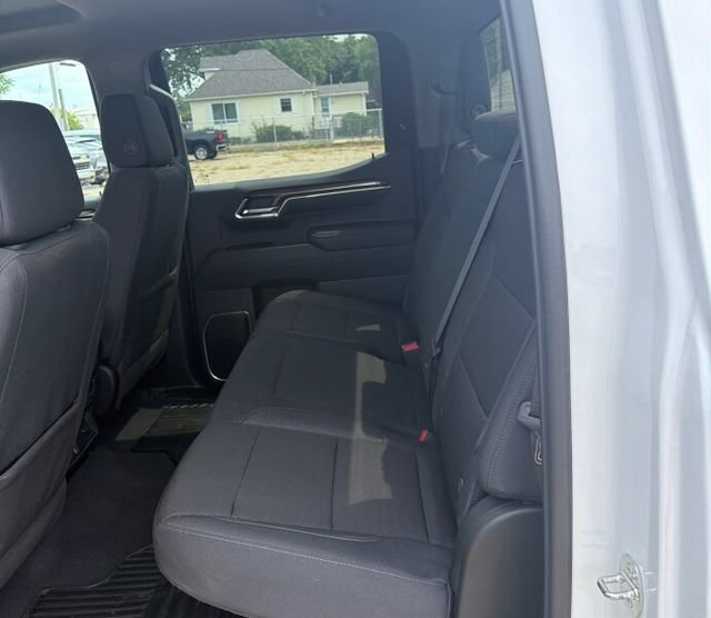 Used 2023 Chevrolet Silverado 1500 LT AWD/4WD image 8