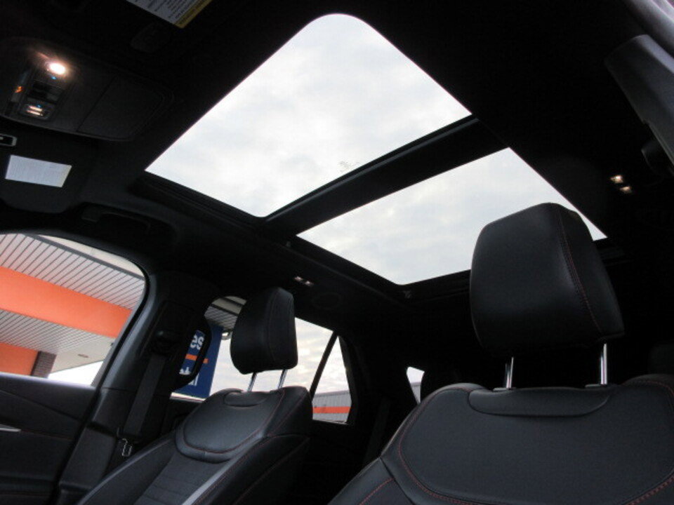 Used 2025 Ford Explorer ST-Line w/ Premium Package image 37