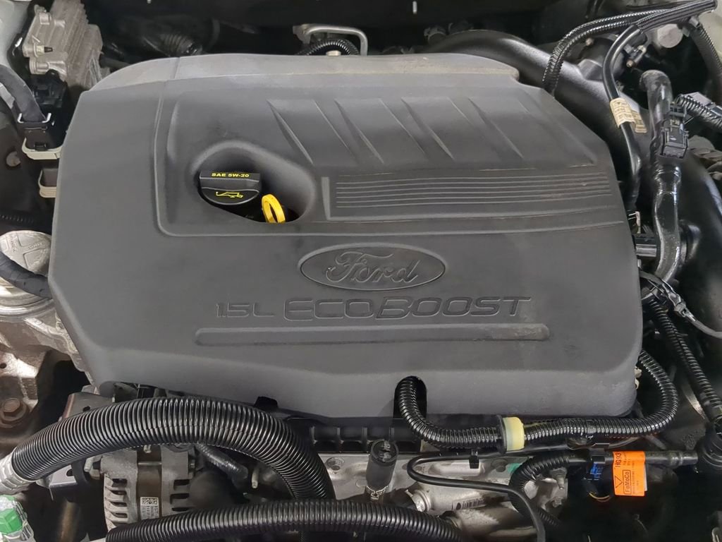 Used 2017 Ford Fusion SE w/ Fusion SE Technology Package image 28