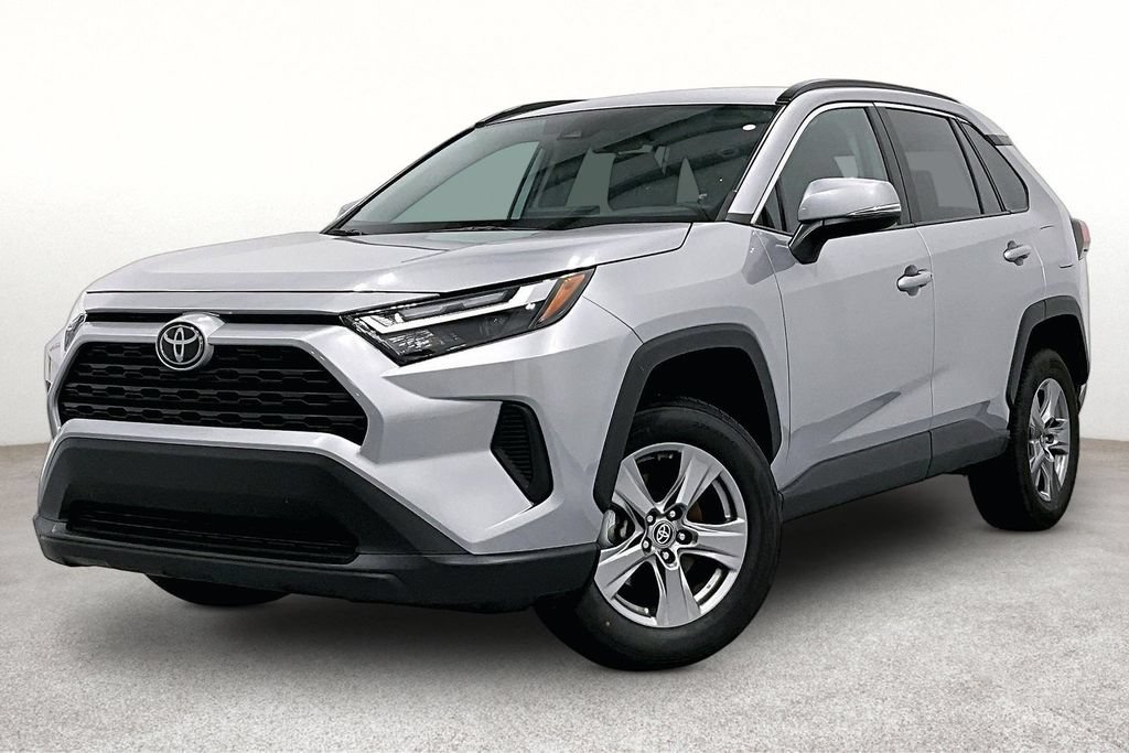 Used 2025 Toyota RAV4 XLE FWD image 12
