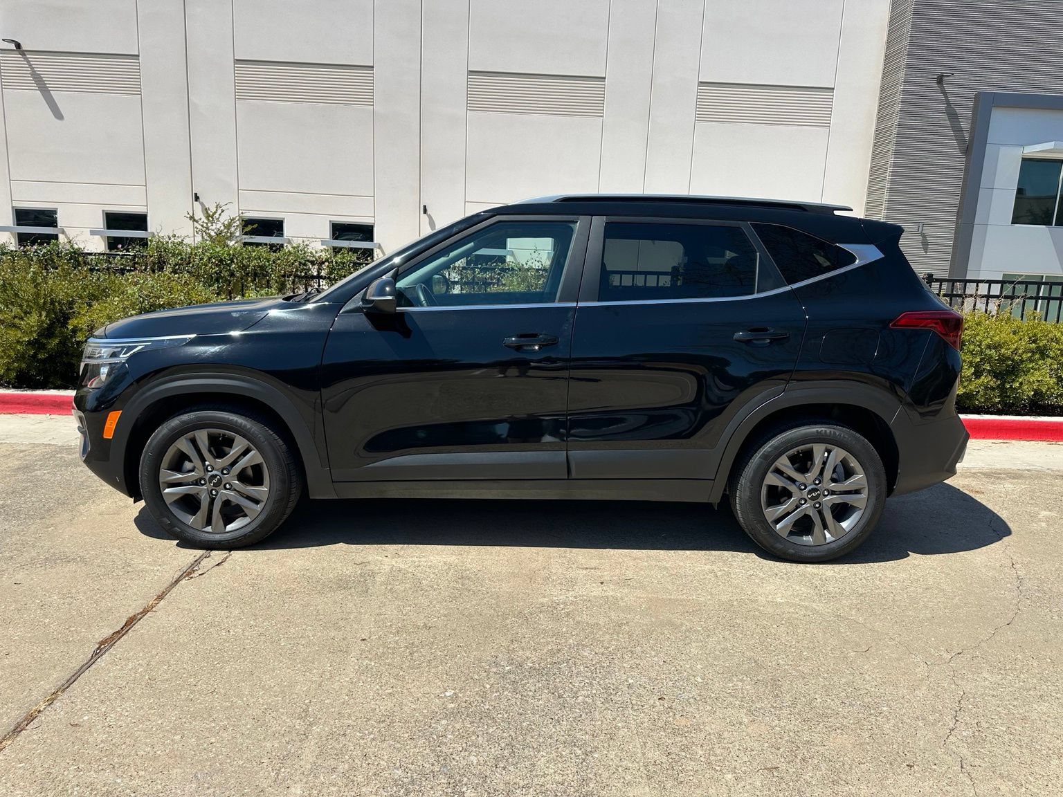 Used 2023 Kia Seltos S w/ Navigation Package FWD image 5