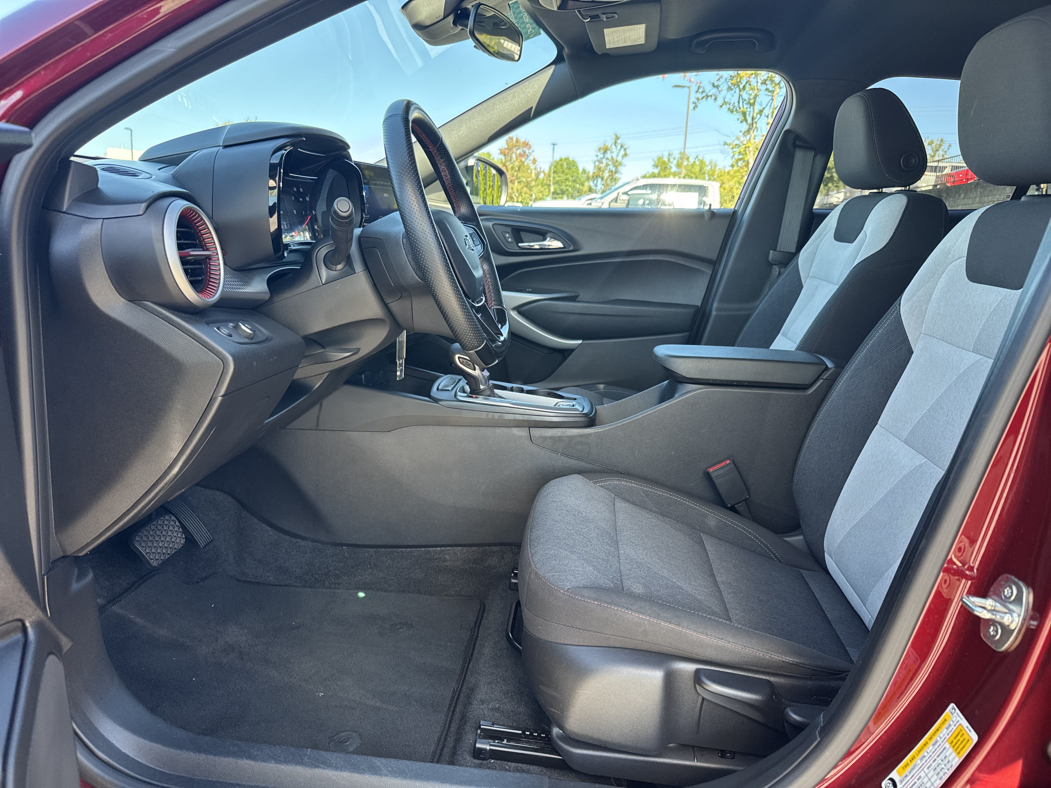 Used 2024 Chevrolet Trax RS w/ Driver Confidence Package FWD image 16