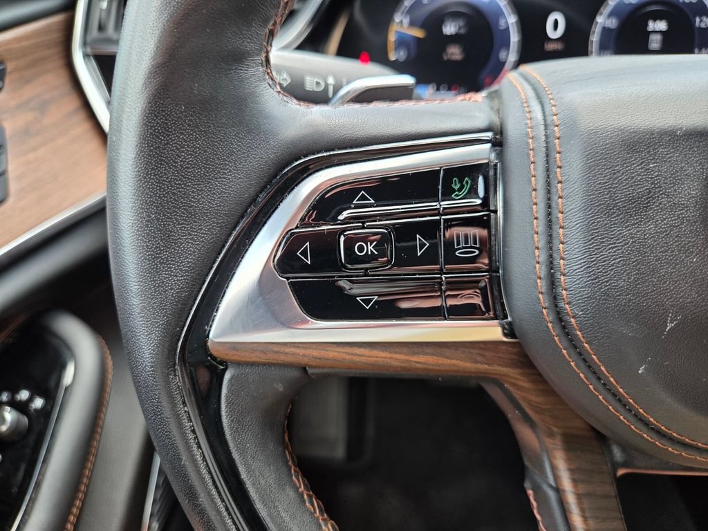 Used 2023 Jeep Grand Cherokee Summit w/ Luxury Tech Group V AWD/4WD image 34