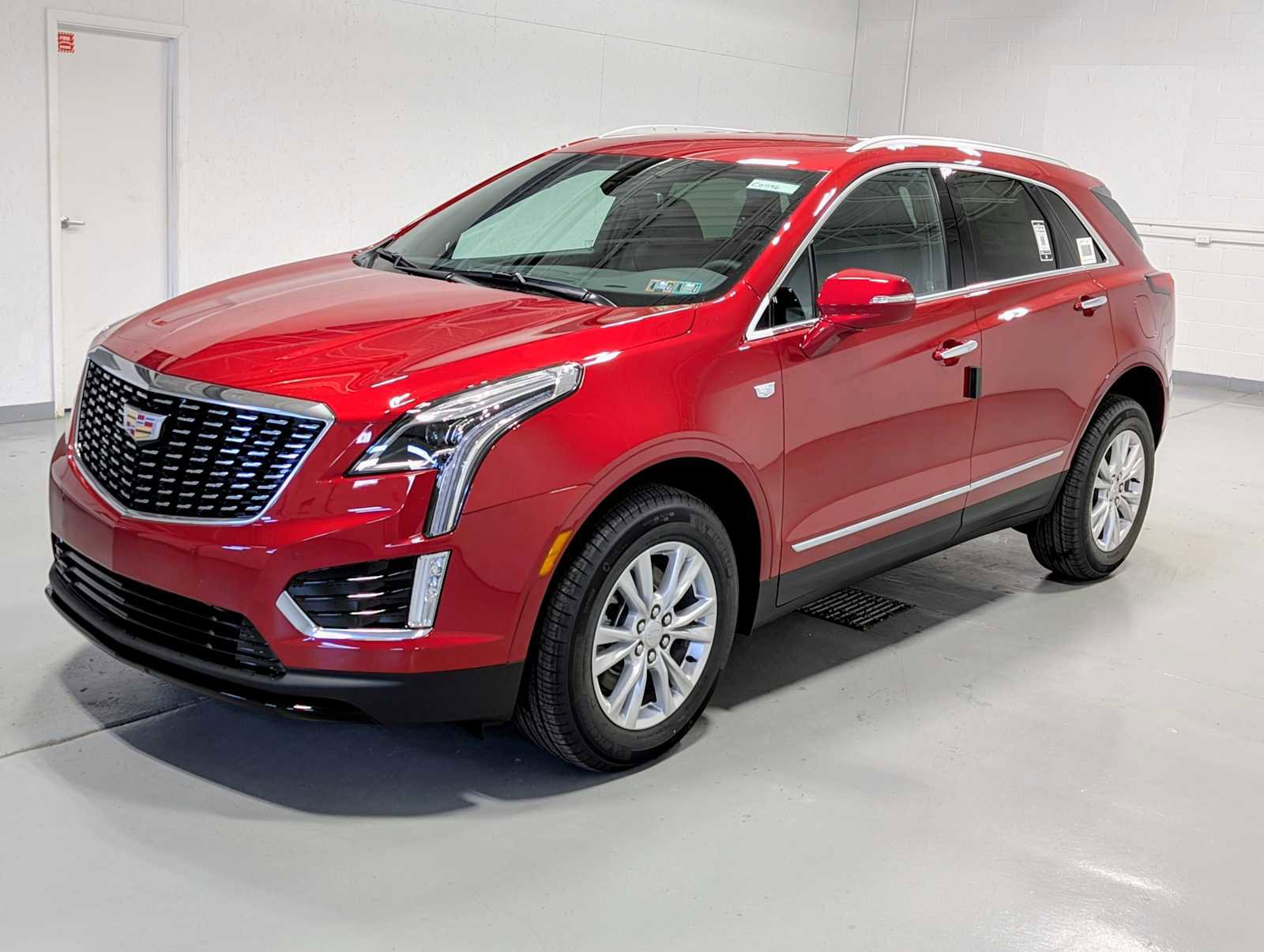 New 2026 Cadillac XT5 Luxury AWD/4WD image 1